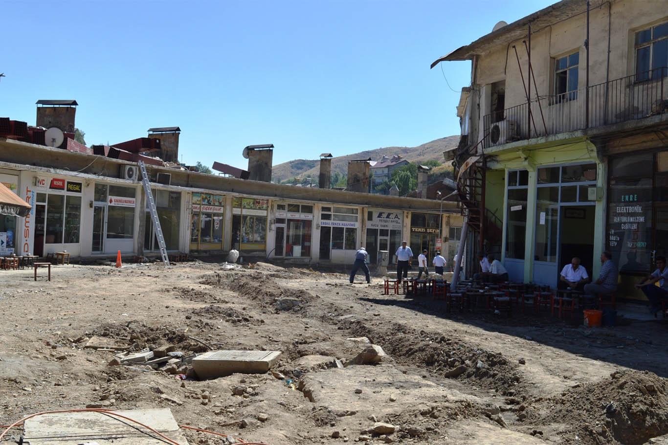 İş yapamaz hale gelen esnaf projenin bir an önce bitirilmesini istiyor İş yapamaz hale gelen esnaf projenin bir an önce bitirilmesini istiyor